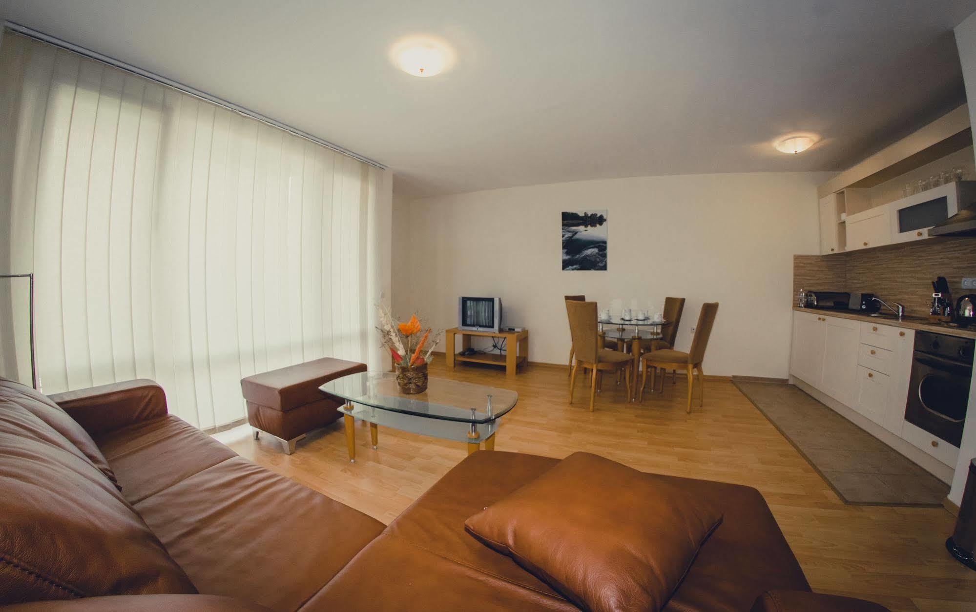 Gt Green Fort Beach Apartments Sunny Beach Ngoại thất bức ảnh