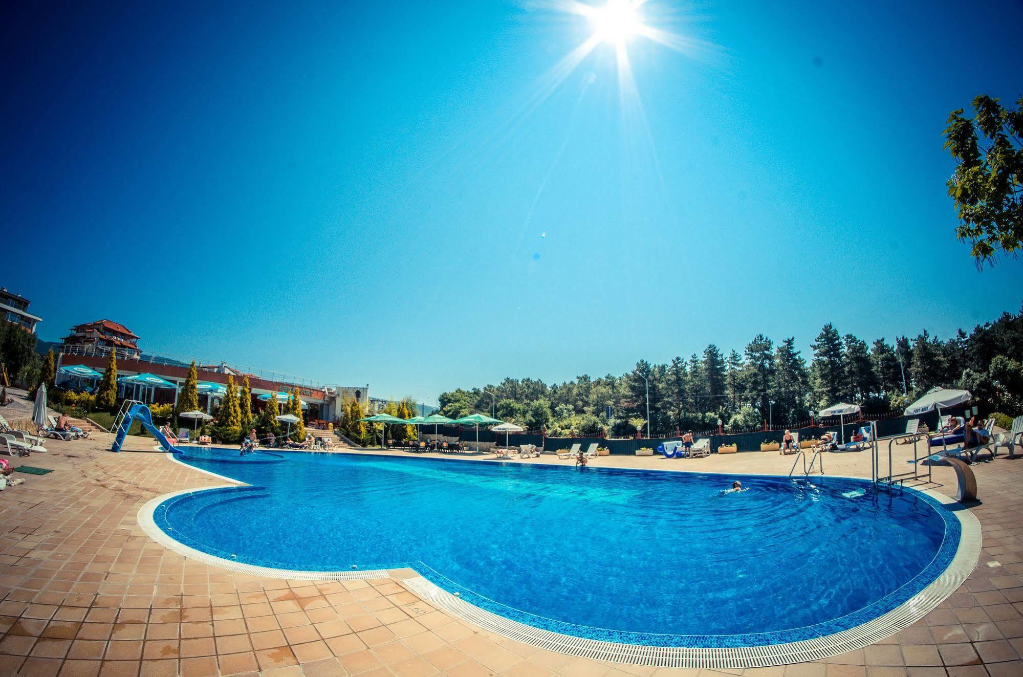 Gt Green Fort Beach Apartments Sunny Beach Ngoại thất bức ảnh