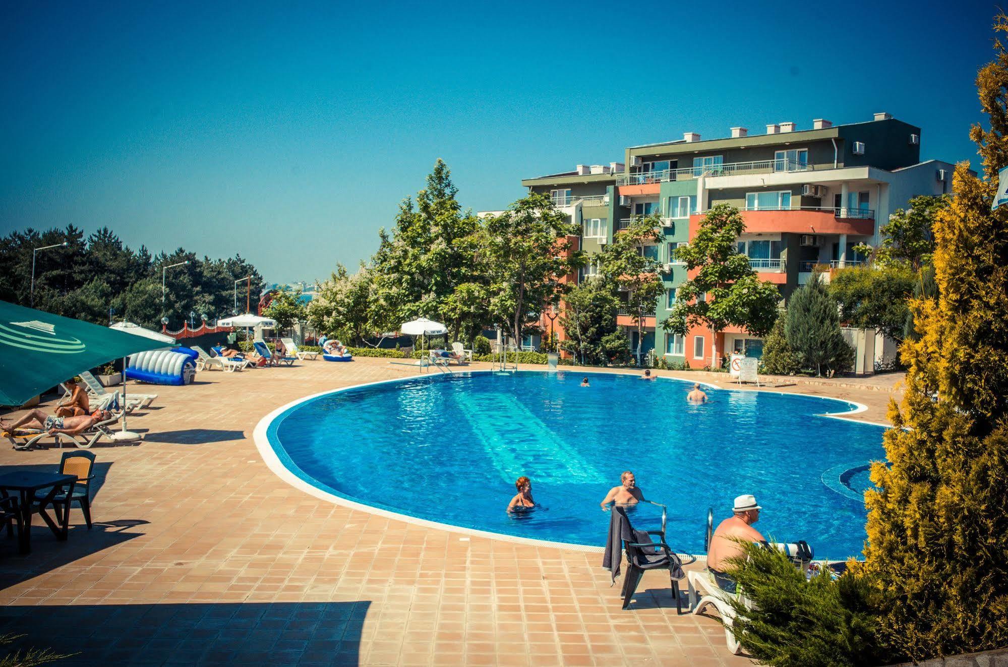 Gt Green Fort Beach Apartments Sunny Beach Ngoại thất bức ảnh