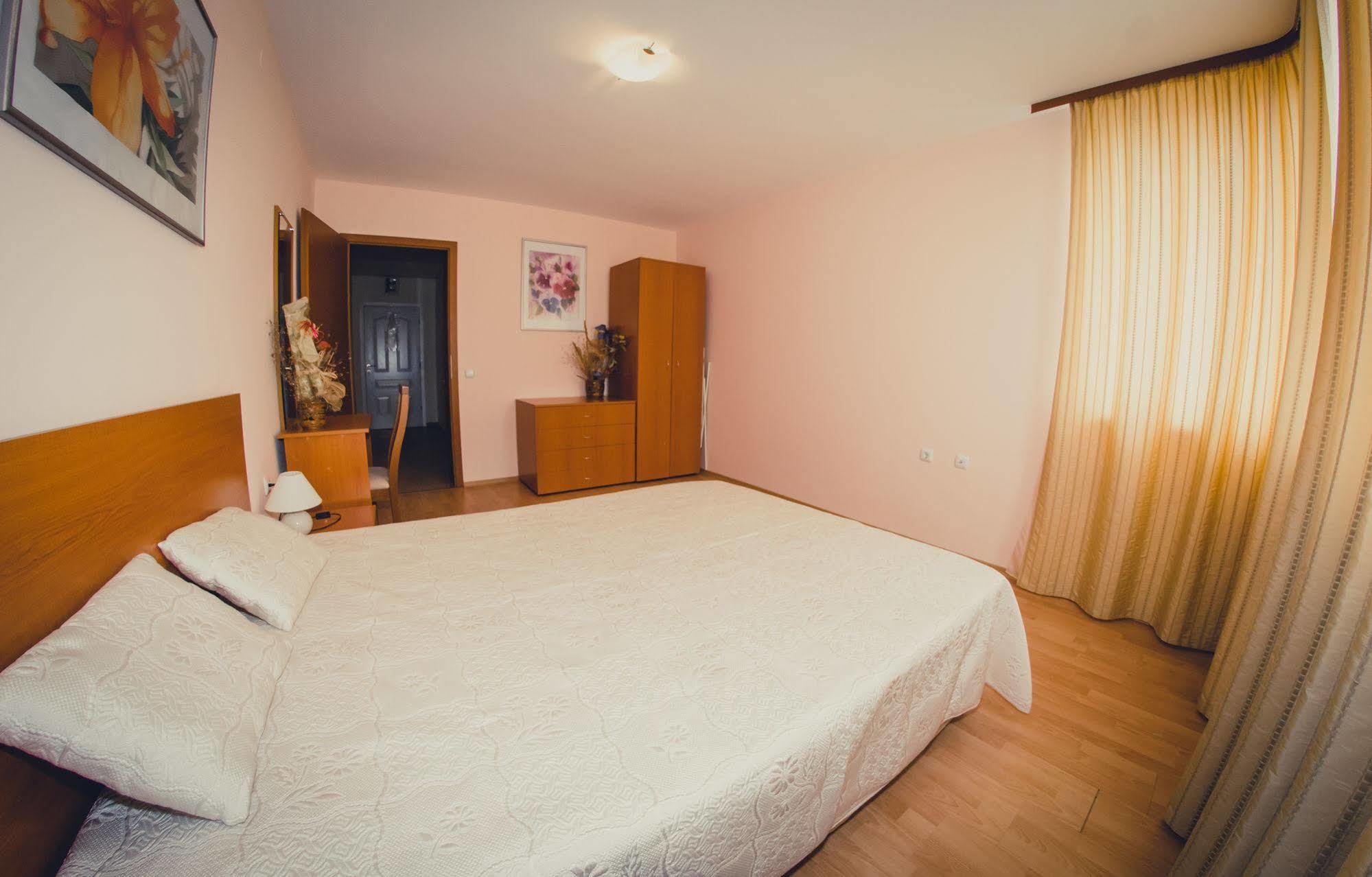 Gt Green Fort Beach Apartments Sunny Beach Ngoại thất bức ảnh