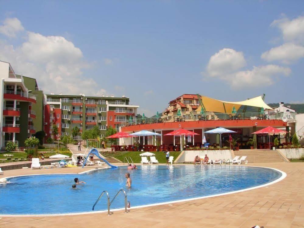 Gt Green Fort Beach Apartments Sunny Beach Ngoại thất bức ảnh