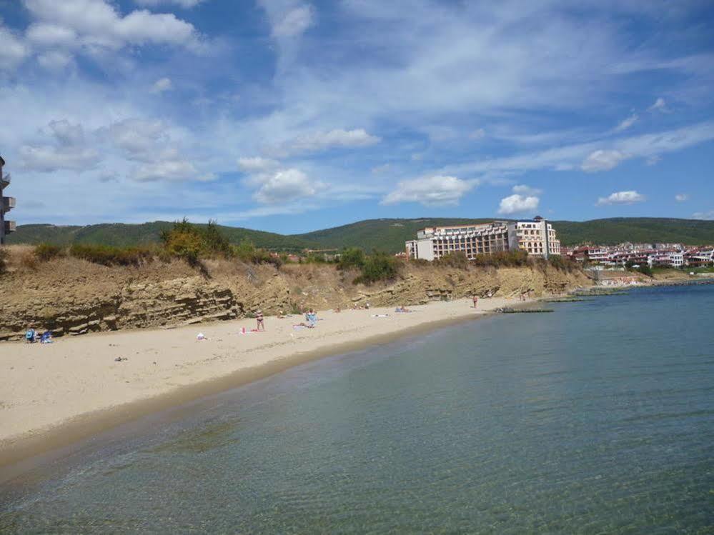 Gt Green Fort Beach Apartments Sunny Beach Ngoại thất bức ảnh